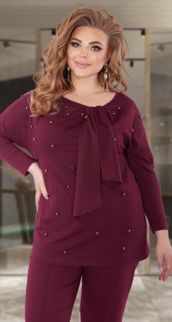 Комфортний костюм з перлами великого розміру