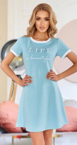 Стильное платье с вышивкой