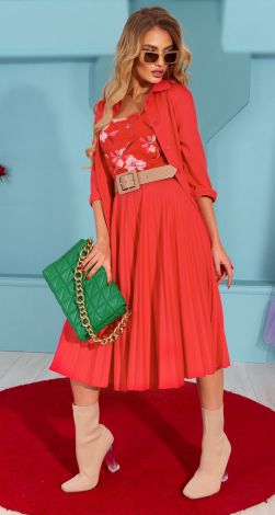 Костюмы женские