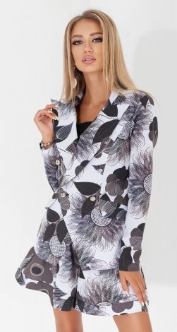 Костюм із розкльошеними шортами