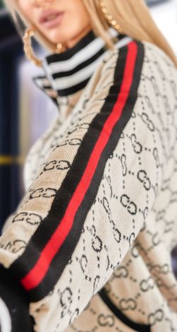 Костюмы женские