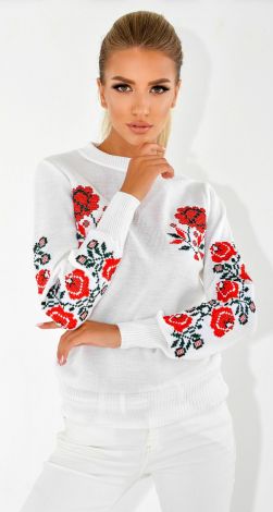 Свитер с вышивкой