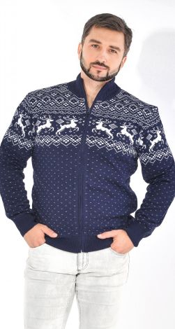 Кофта  с оленями 