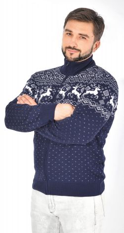 Кофта  с оленями 