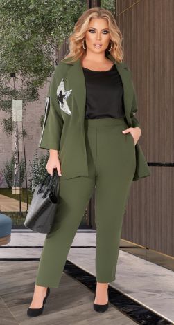 Стильный брючный костюм большого размера