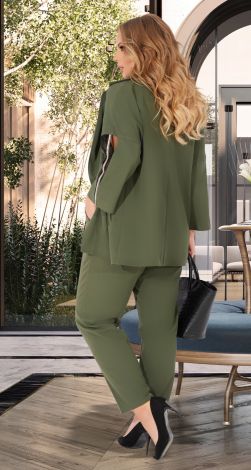 Костюмы женские