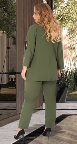 Костюмы женские