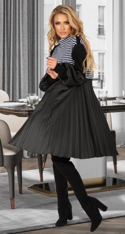 Модна в'язана сукня з юбкою гофре