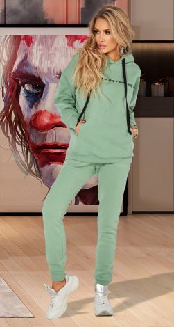 Костюми жіночі