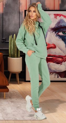 Костюми жіночі