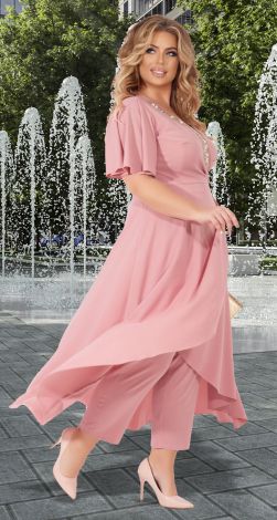 Костюмы женские