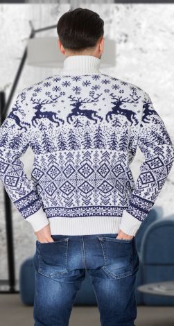 Свитер с оленями