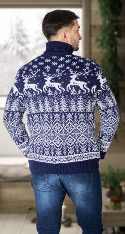 Свитер с оленями