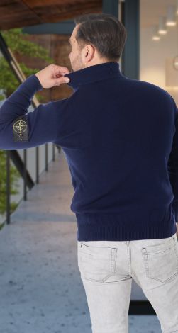 Мужской свитер с вышивкой