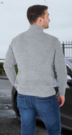 Мужской свитер с вышивкой