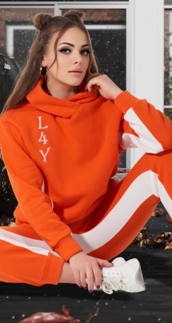 Красивий спортивний костюм