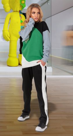 Красивий спортивний костюм