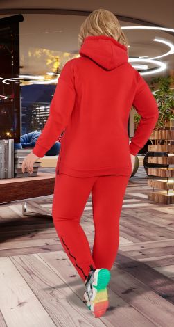 Костюмы женские