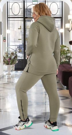 Костюмы женские