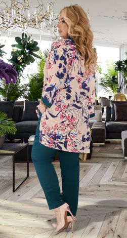 Стильний брючний костюм великого розміру