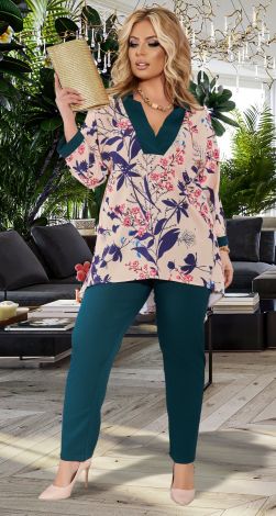 Костюми жіночі