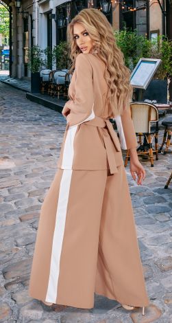 Костюми жіночі