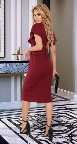 Бордовое платье с поясом