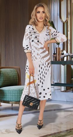 Красивое платье с разрезом