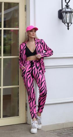 Костюми жіночі