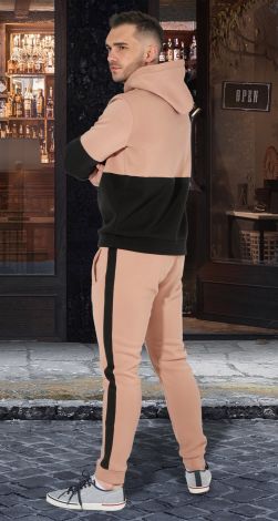 Мужские спортивные костюмы