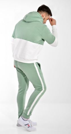 Мужские спортивные костюмы