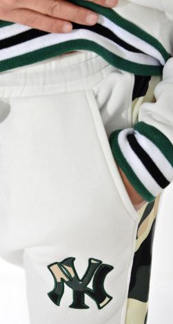 Стильный теплый мужской костюм