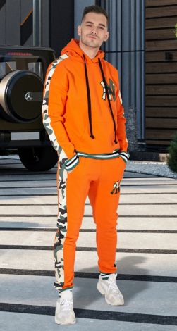 Стильный теплый мужской костюм