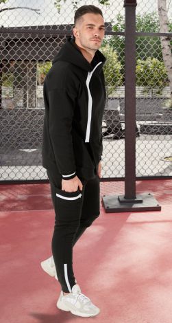 Стильный теплый мужской костюм