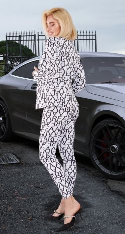 Костюми жіночі