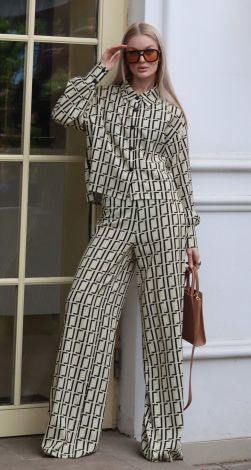 Костюмы женские