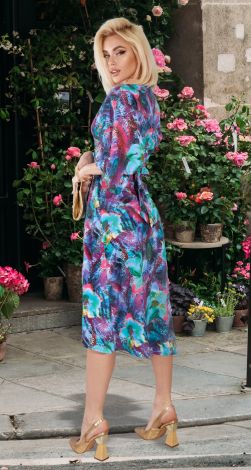 Костюмы женские