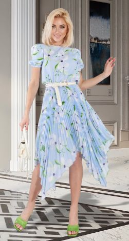 Красивое голубое платье плиссе