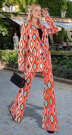 Костюми жіночі