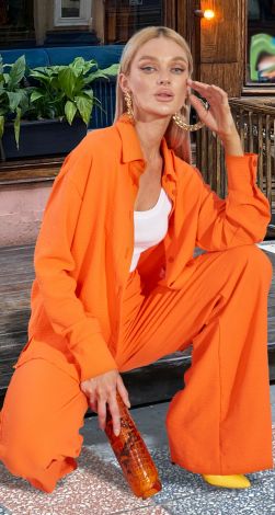 Помаранчевий брючний костюм