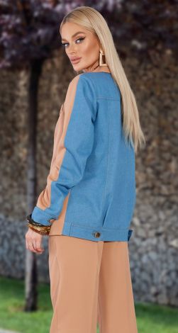 Костюмы женские