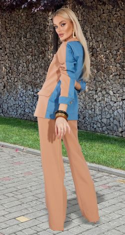 Костюмы женские