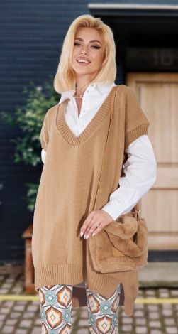 Вязанная жилетка