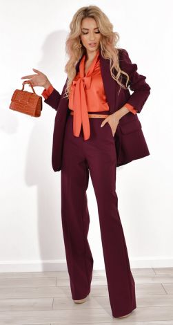 Класичний брючний костюм