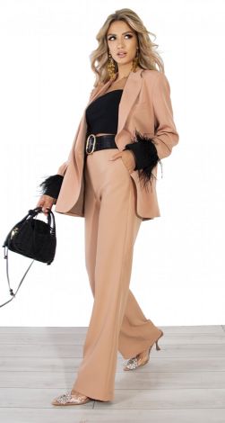 Костюми жіночі