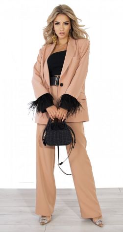 Костюми жіночі