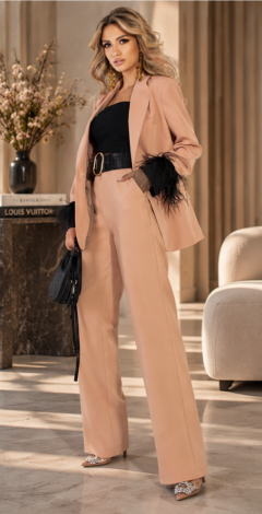 A classic suit with feathers - Image 4