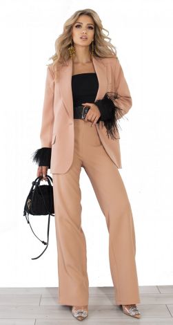 Костюми жіночі