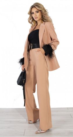 Костюми жіночі