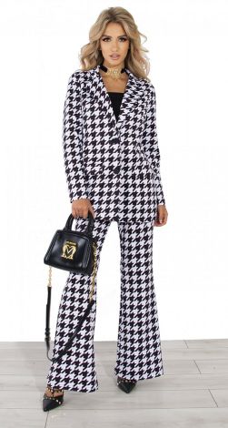 Класичний костюм у клітинку